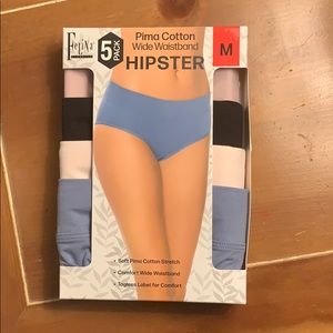New 4 pack hipster underwear size m